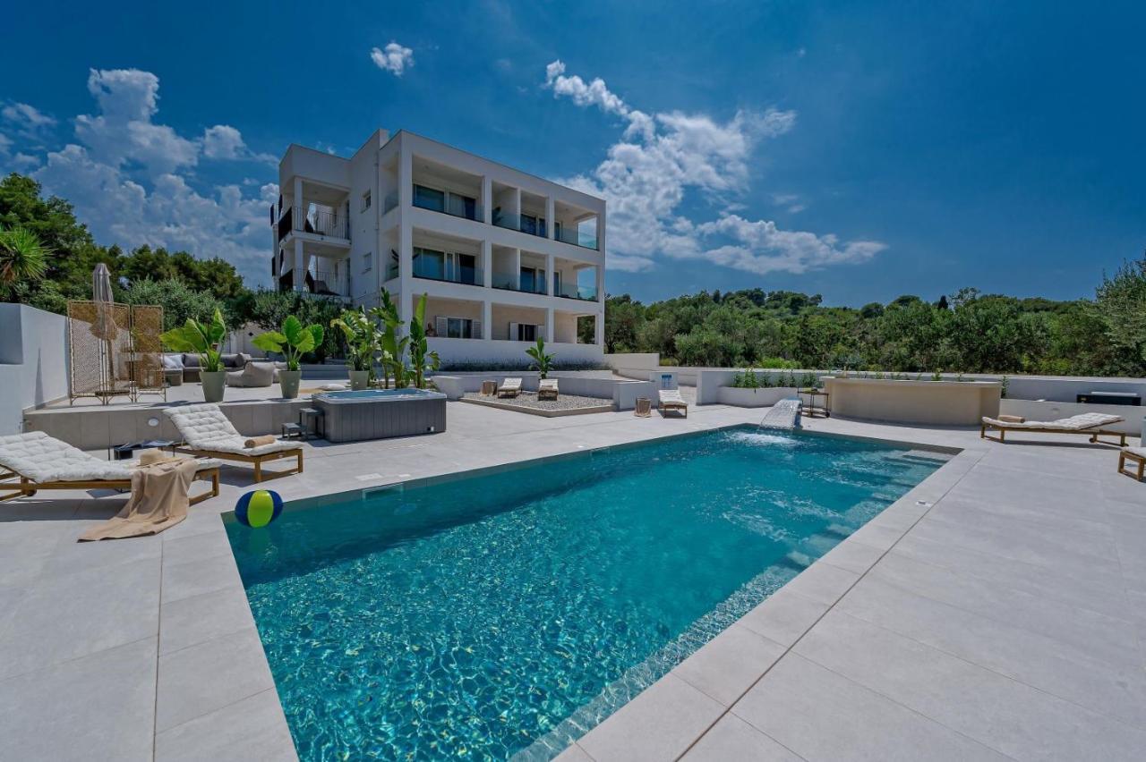 Luxury Villa Del Sogno With Pool, Jacuzzi, Parking Okrug Gornji Exterior photo