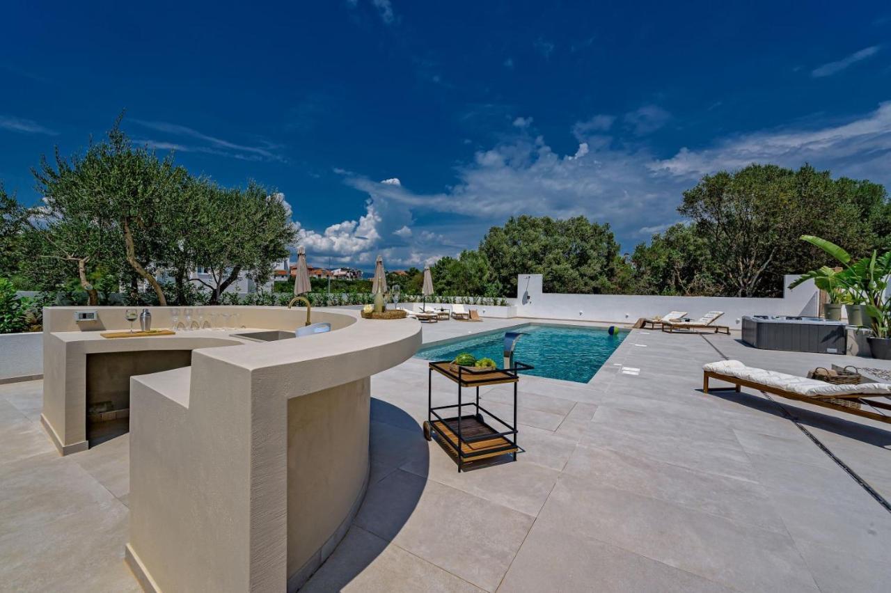 Luxury Villa Del Sogno With Pool, Jacuzzi, Parking Okrug Gornji Exterior photo