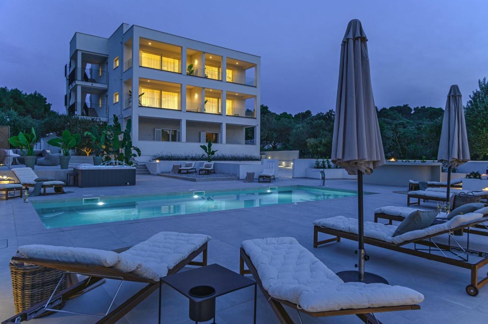 Luxury Villa Del Sogno With Pool, Jacuzzi, Parking Okrug Gornji Exterior photo