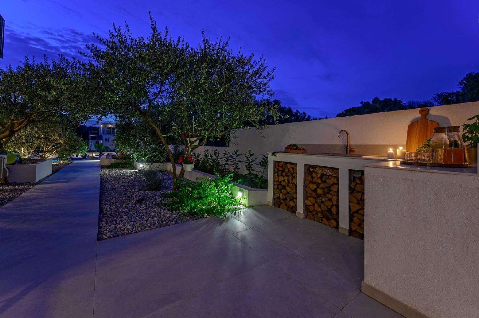 Luxury Villa Del Sogno With Pool, Jacuzzi, Parking Okrug Gornji Exterior photo