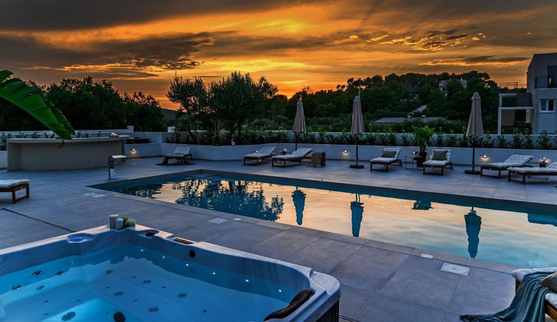 Luxury Villa Del Sogno With Pool, Jacuzzi, Parking Okrug Gornji Exterior photo