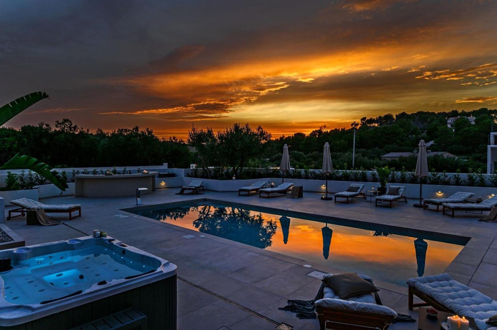 Luxury Villa Del Sogno With Pool, Jacuzzi, Parking Okrug Gornji Exterior photo