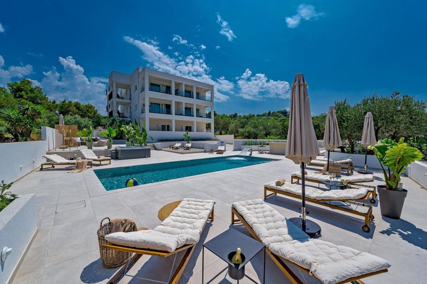 Luxury Villa Del Sogno With Pool, Jacuzzi, Parking Okrug Gornji Exterior photo
