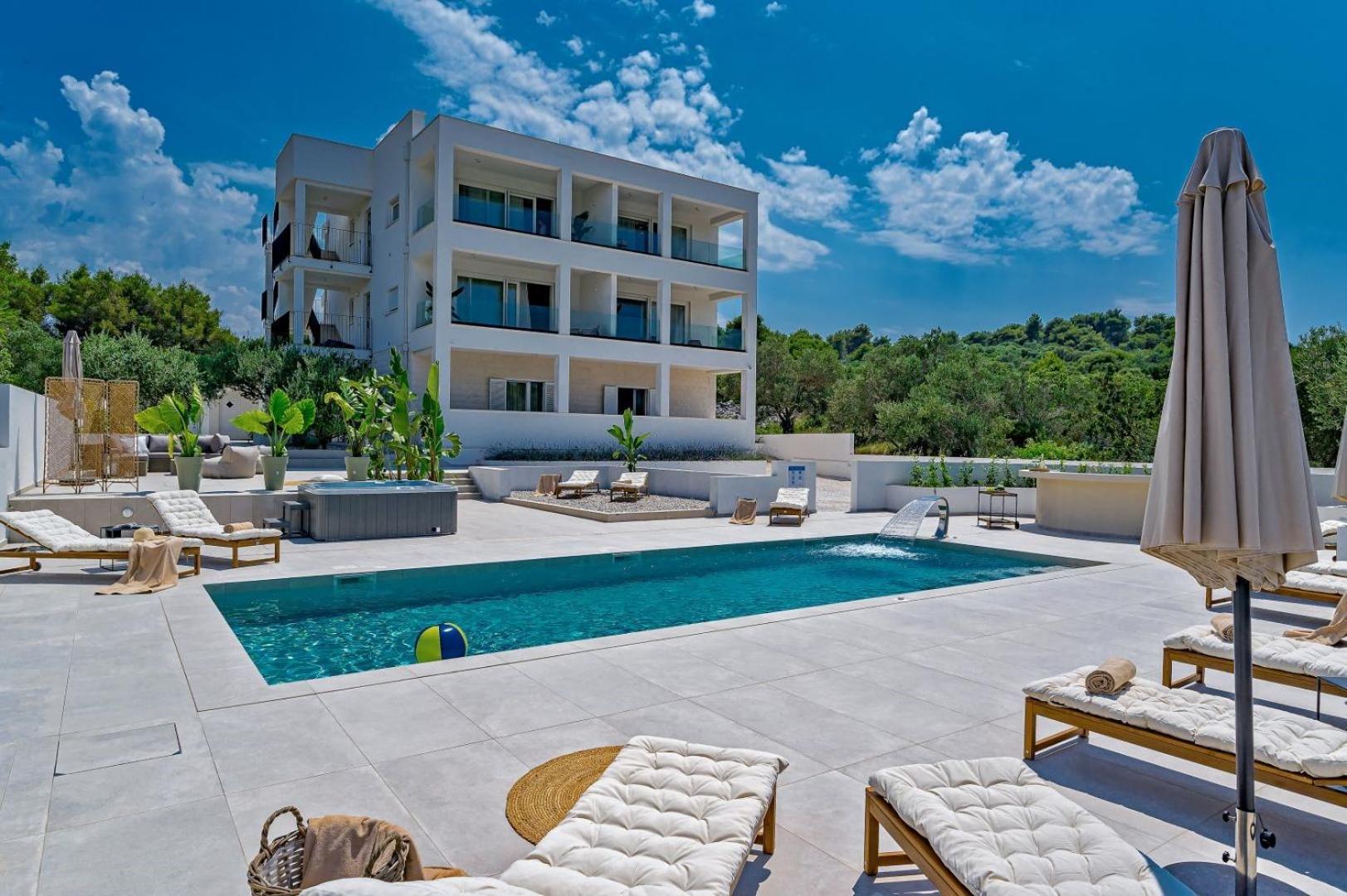 Luxury Villa Del Sogno With Pool, Jacuzzi, Parking Okrug Gornji Exterior photo