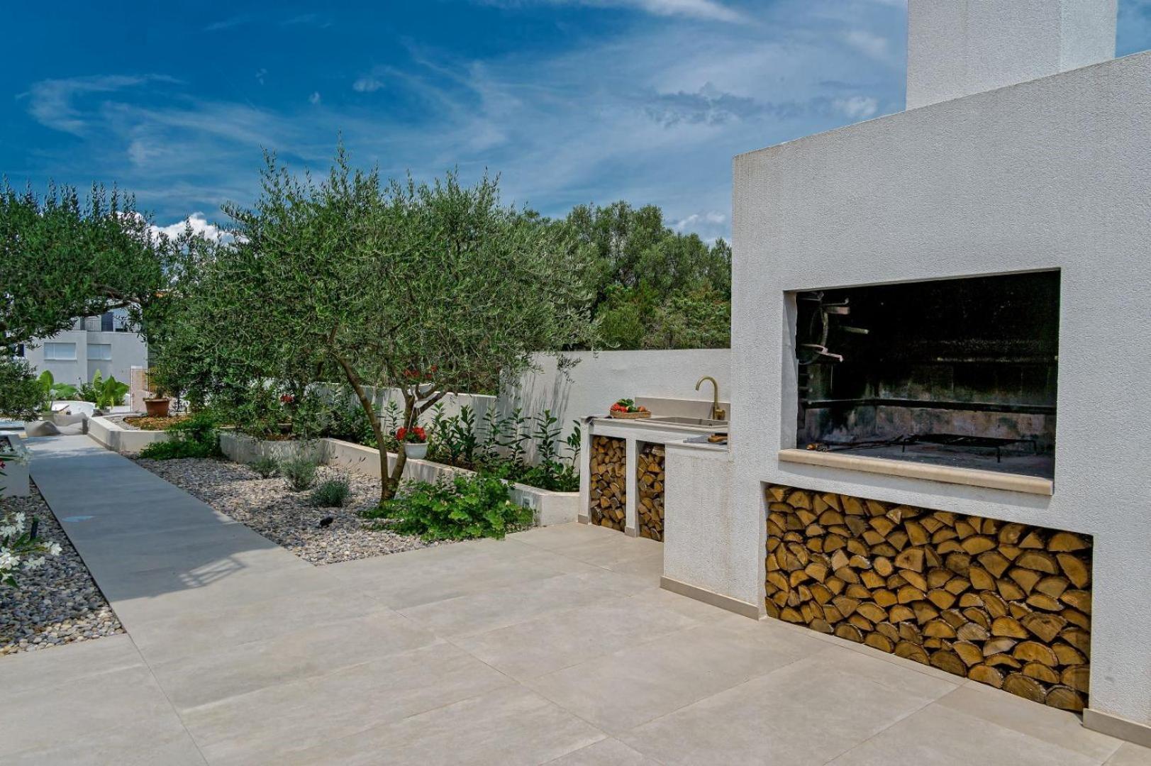 Luxury Villa Del Sogno With Pool, Jacuzzi, Parking Okrug Gornji Exterior photo