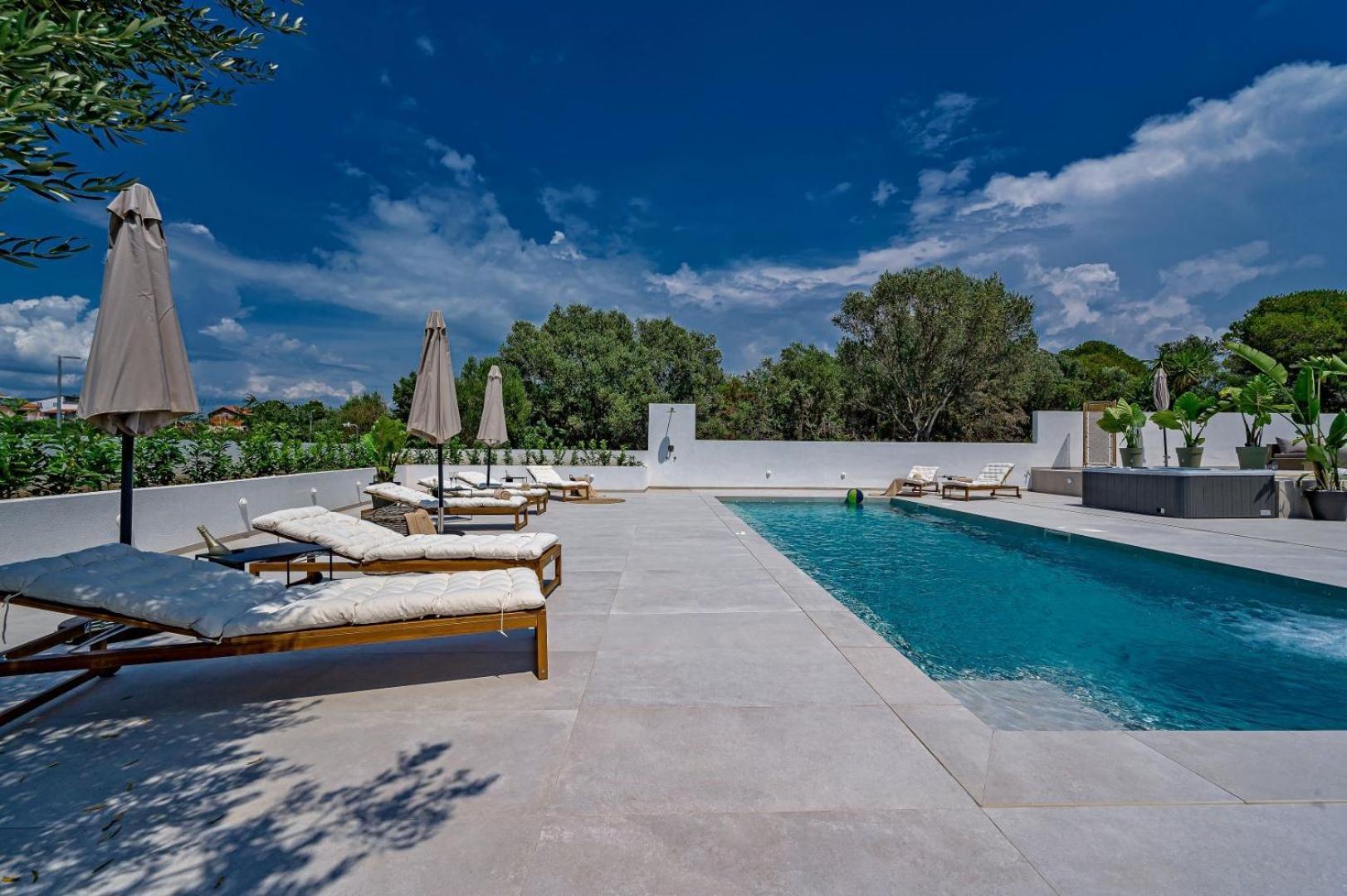 Luxury Villa Del Sogno With Pool, Jacuzzi, Parking Okrug Gornji Exterior photo