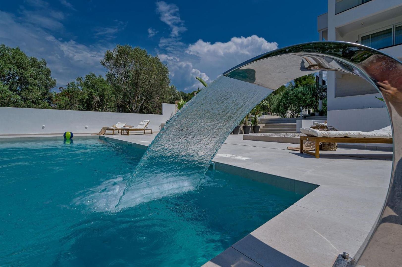 Luxury Villa Del Sogno With Pool, Jacuzzi, Parking Okrug Gornji Exterior photo