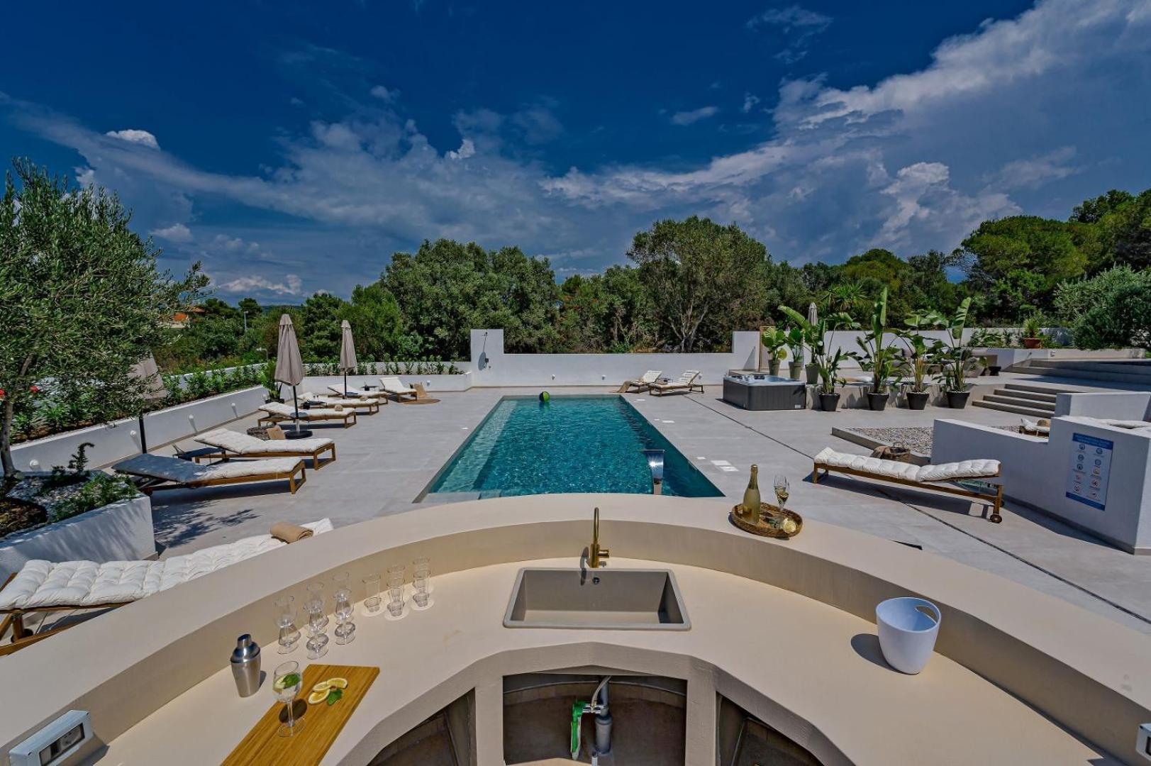 Luxury Villa Del Sogno With Pool, Jacuzzi, Parking Okrug Gornji Exterior photo