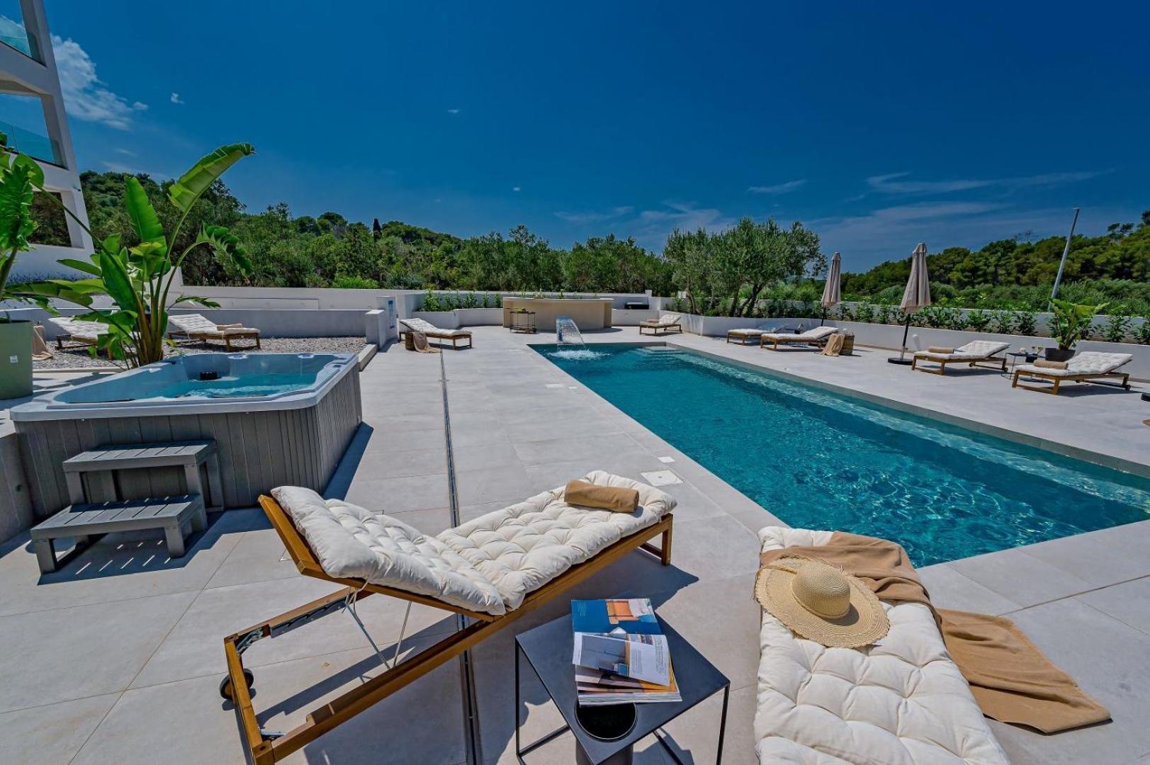 Luxury Villa Del Sogno With Pool, Jacuzzi, Parking Okrug Gornji Exterior photo