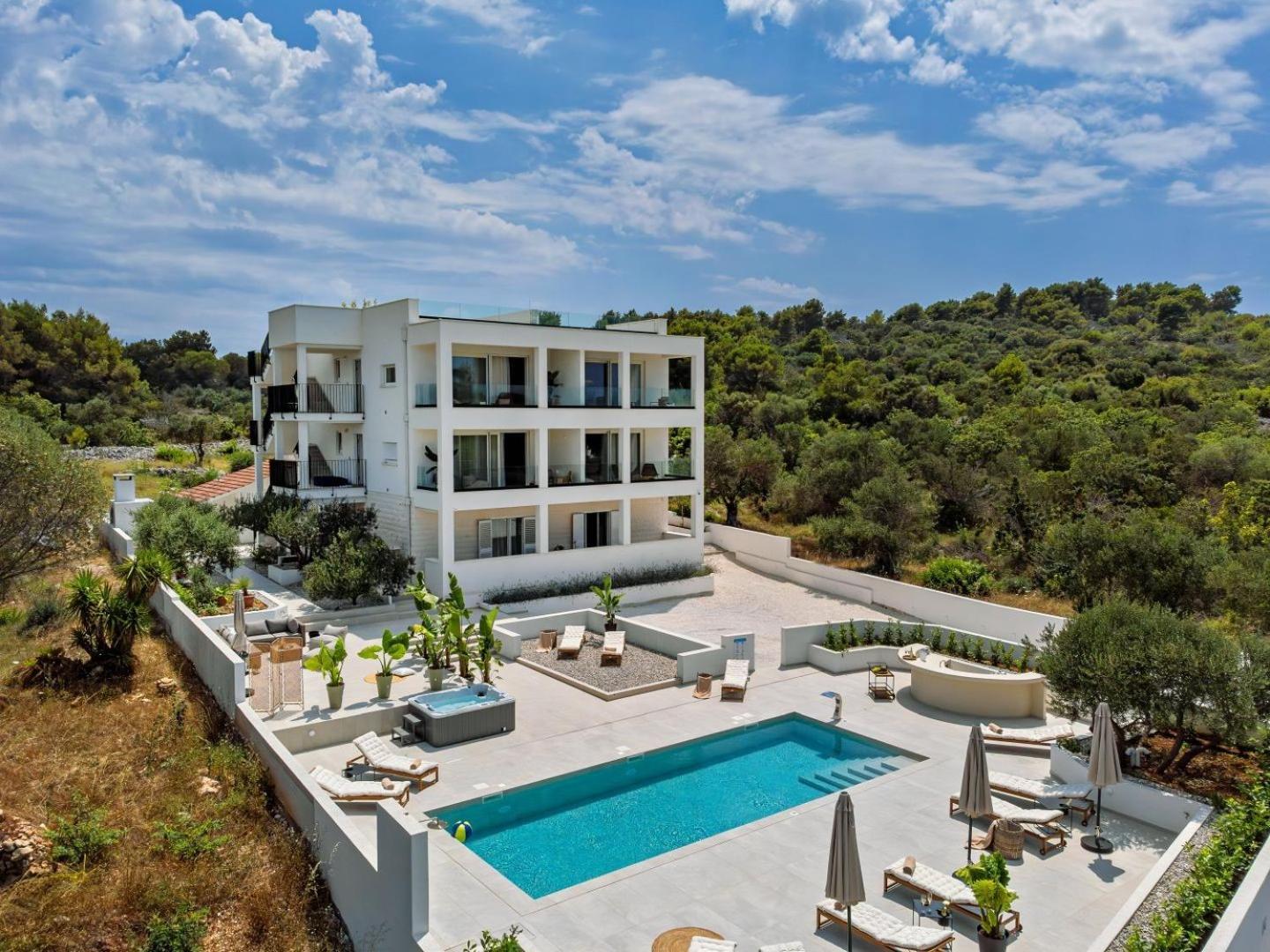 Luxury Villa Del Sogno With Pool, Jacuzzi, Parking Okrug Gornji Exterior photo